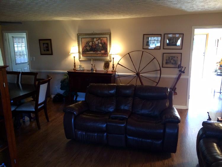 85 W Wright St, Winder, GA 30680 photo 6