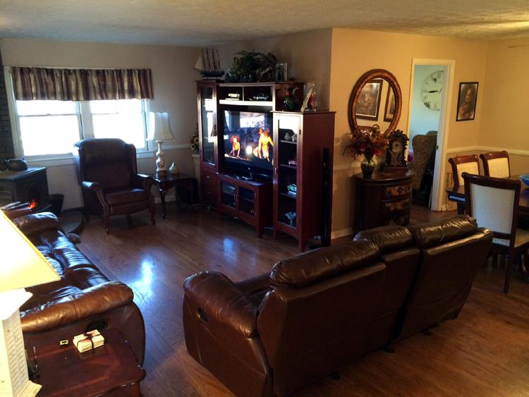 85 W Wright St, Winder, GA 30680 photo 3