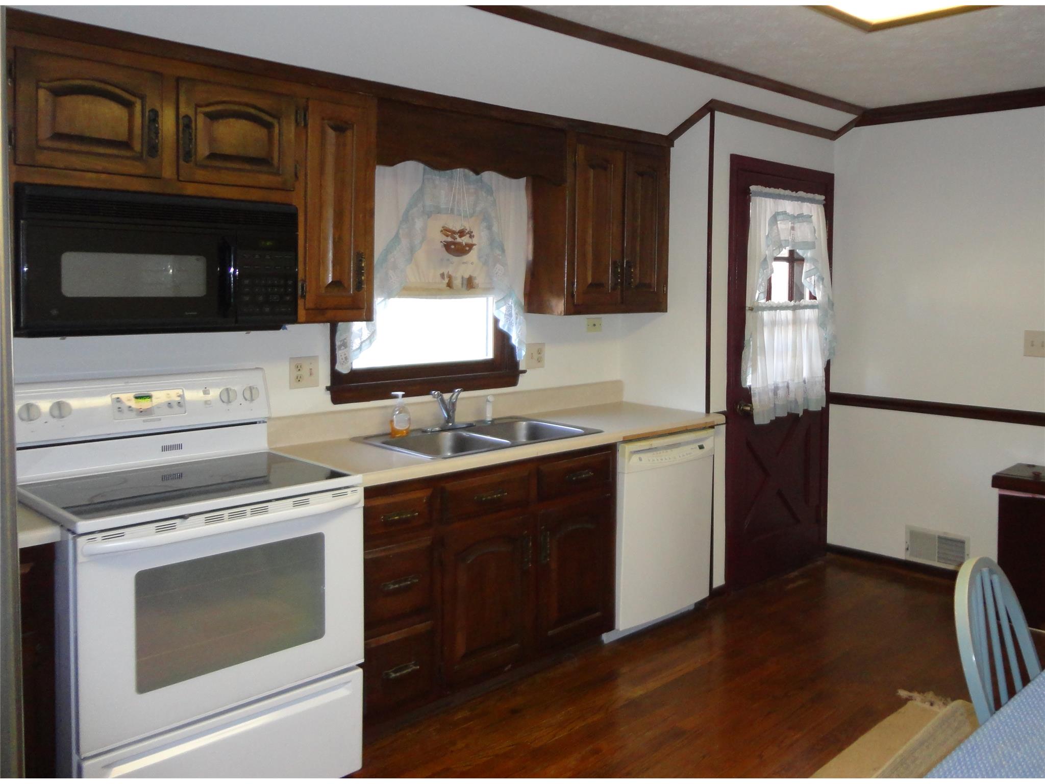 355 Lakeside Rd, Williamson, GA 30292 photo 7