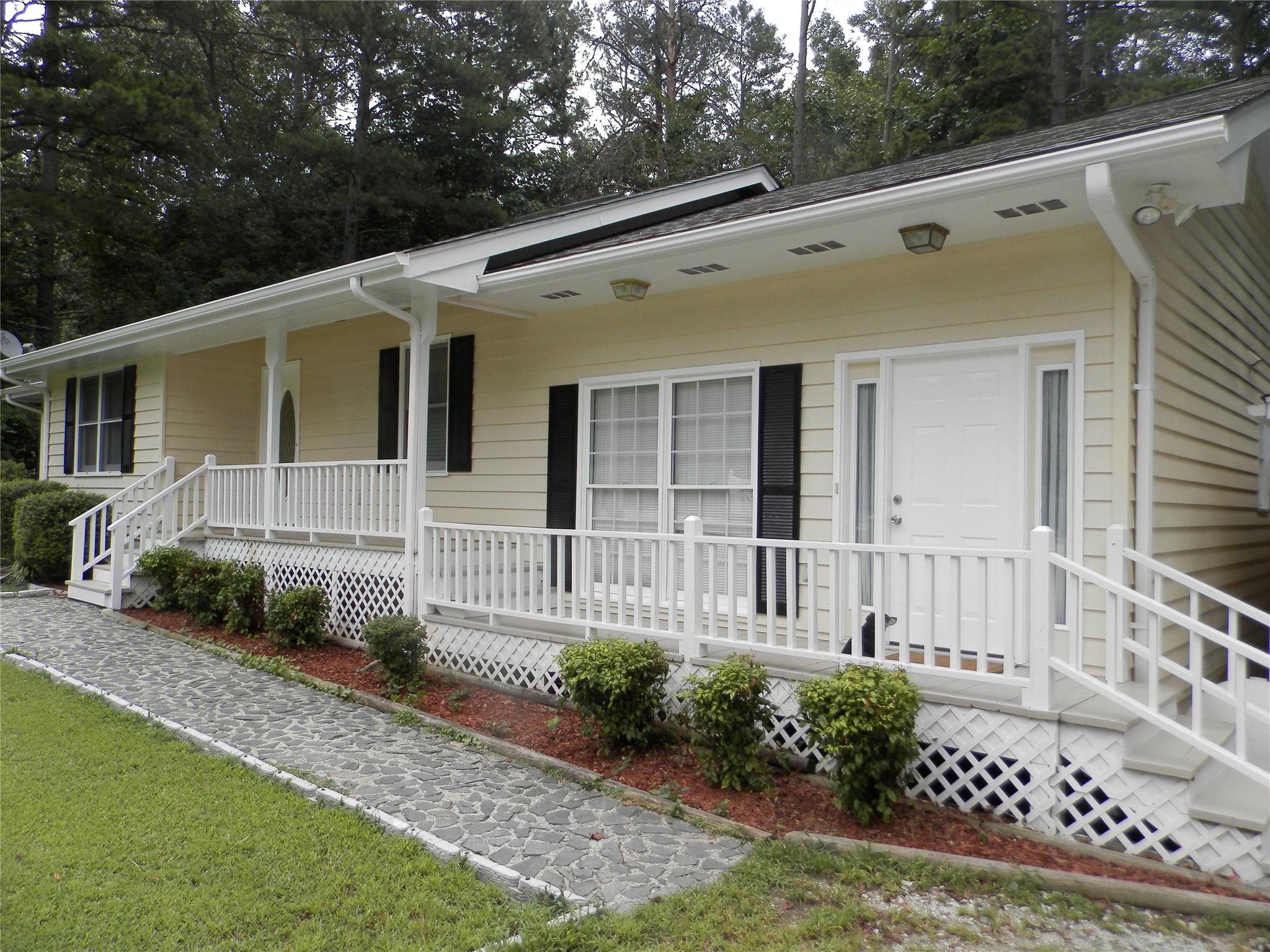 183 Hidden Lakes Dr, Toccoa, GA 30577 photo 1