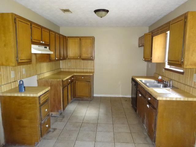 3773 Charlotte Dr, Rex, GA 30273 photo 3