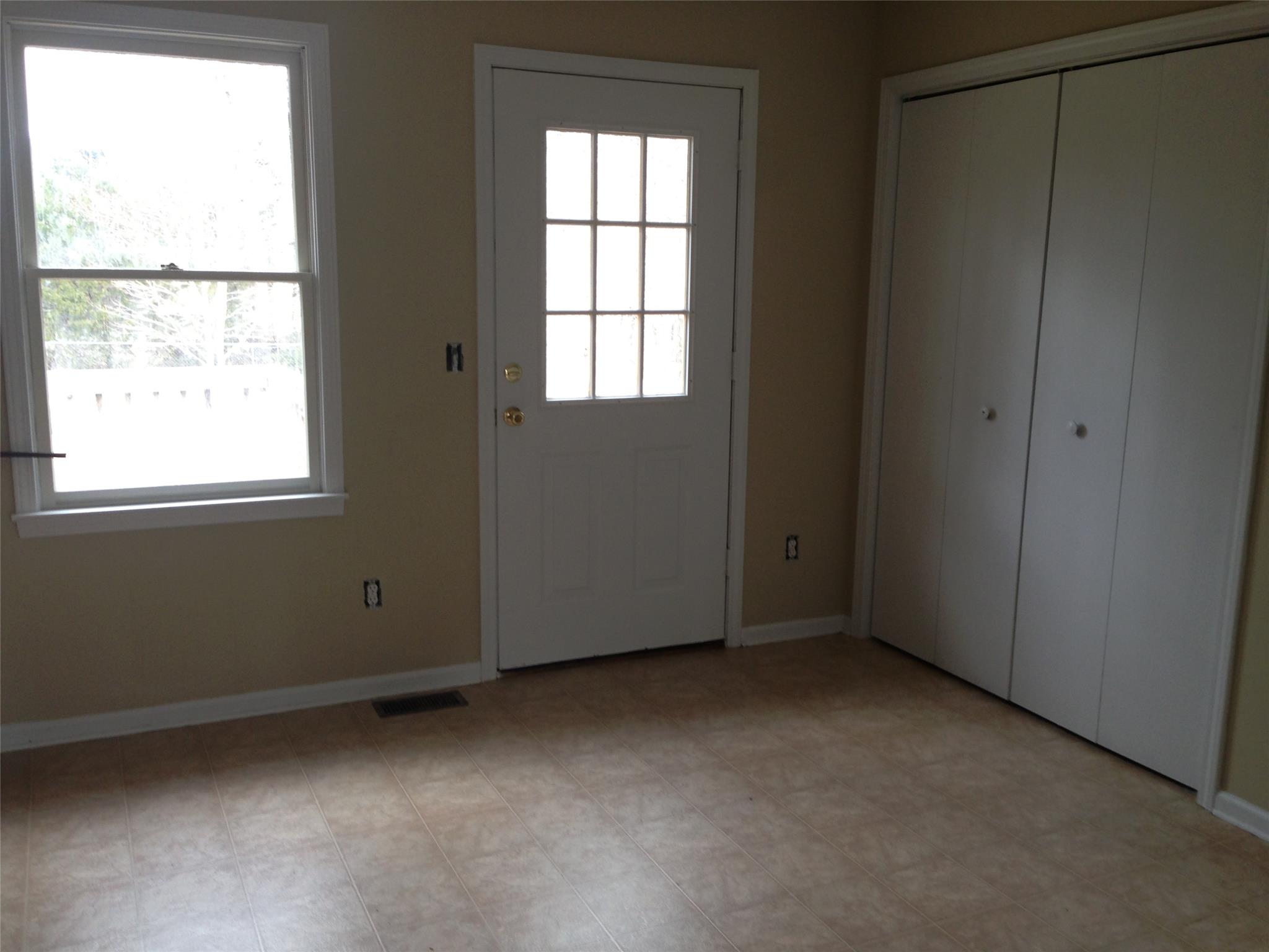276 Nancy St, Winder, GA 30680 photo 3