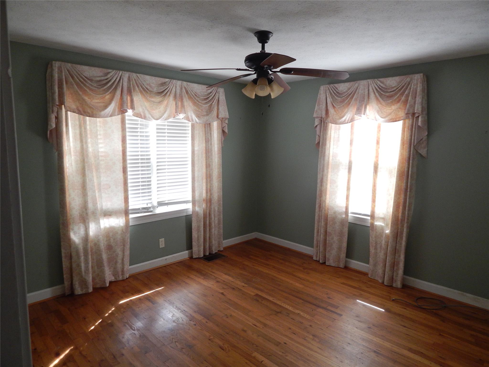 322 3rd Ave, Winder, GA 30680 photo 4