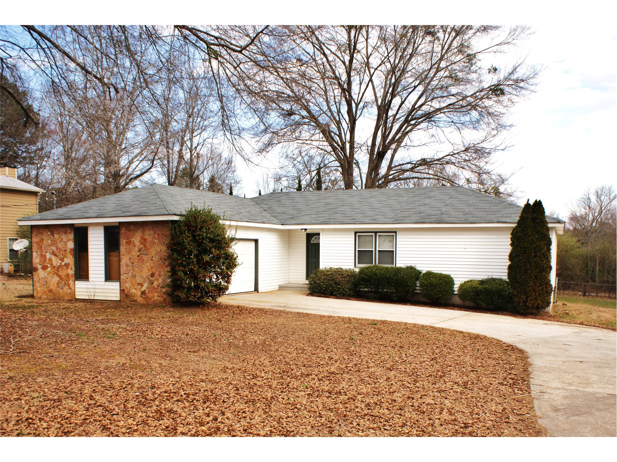 70 Riverbend Dr, Covington, GA 30014 photo 1