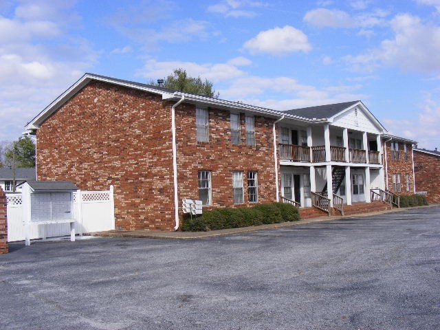 291 Apperson Dr, Winder, GA 30680 photo 1