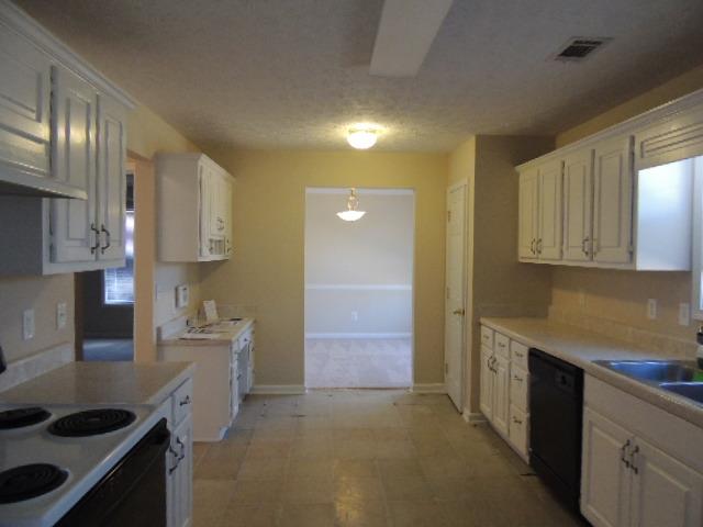 90 Aspen Forest Dr, Covington, GA 30016 photo 3