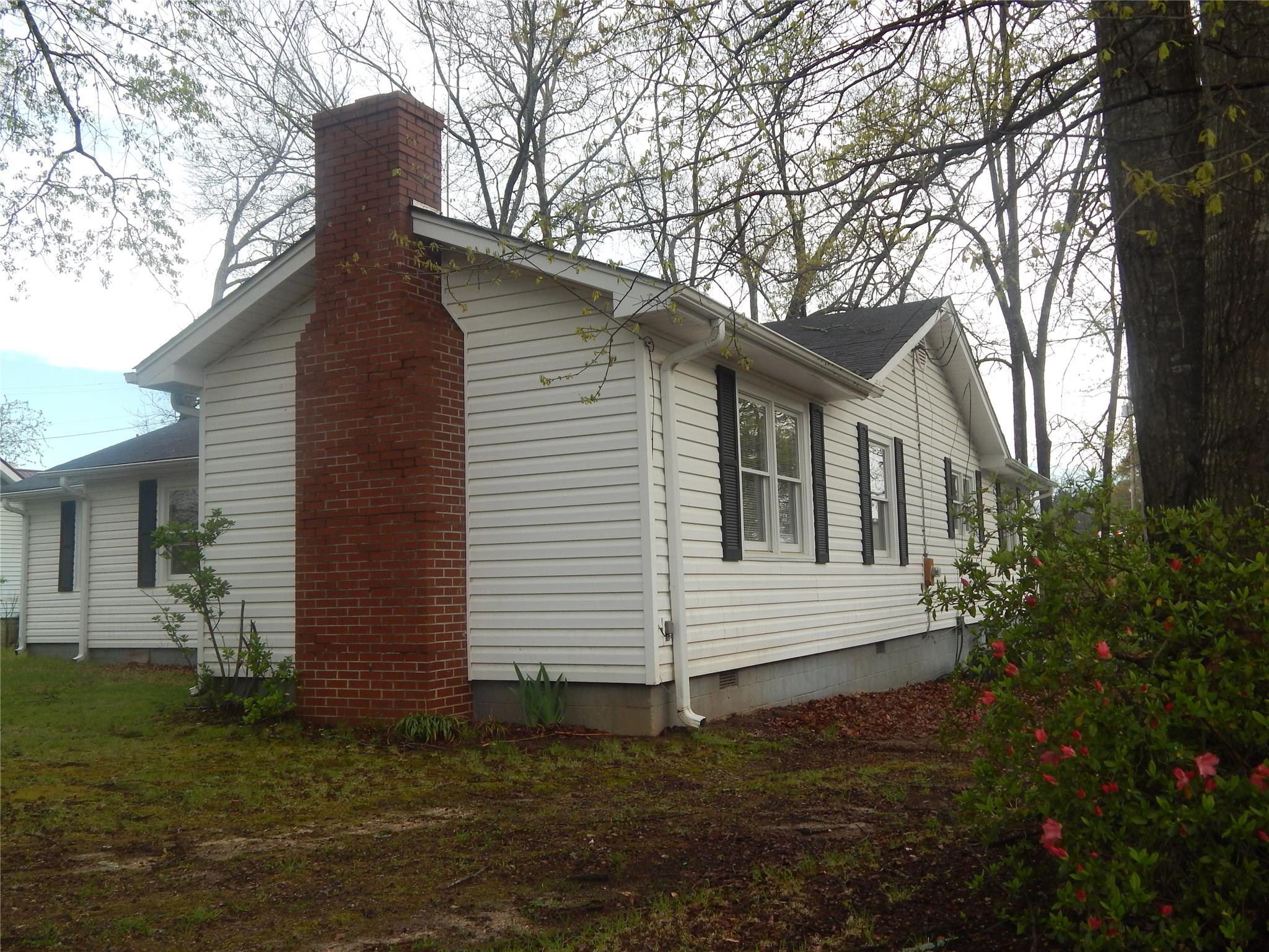 70 Hood St, Commerce, GA 30529 photo 2