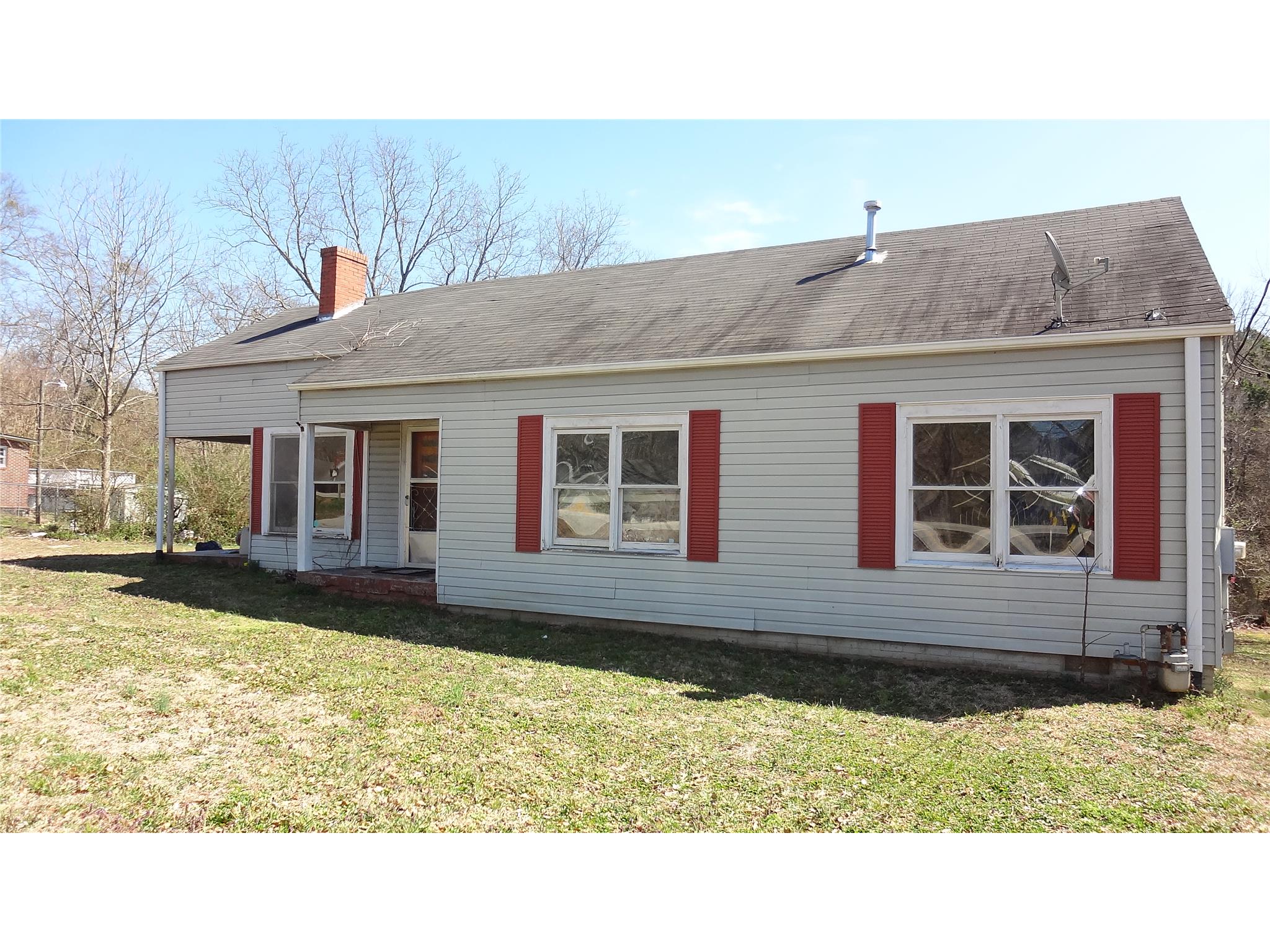 1967 W Currahee St, Toccoa, GA 30577 photo 1