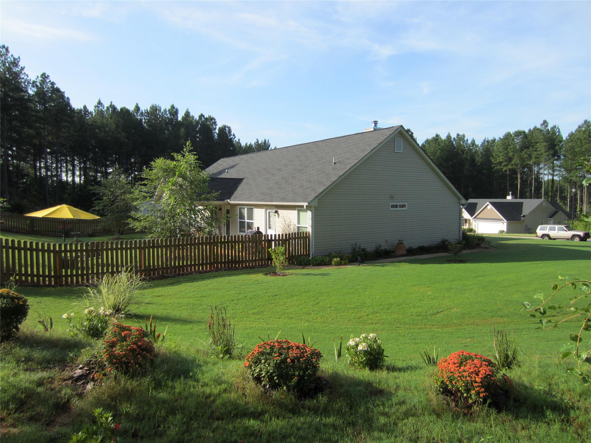 1402 Carson Trl, Winder, GA 30680 photo 3