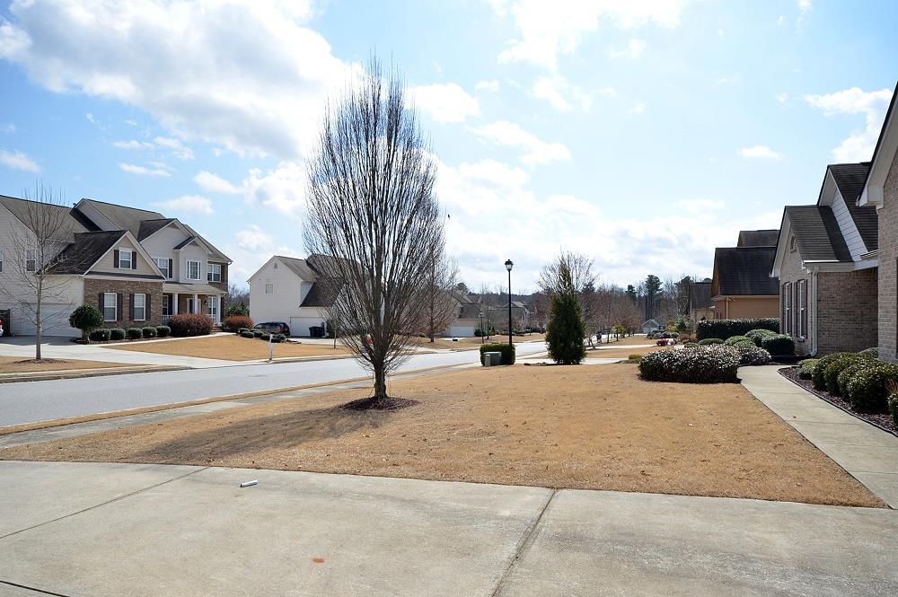 3341 Lost Meadows Ln, Buford, GA 30519 photo 2