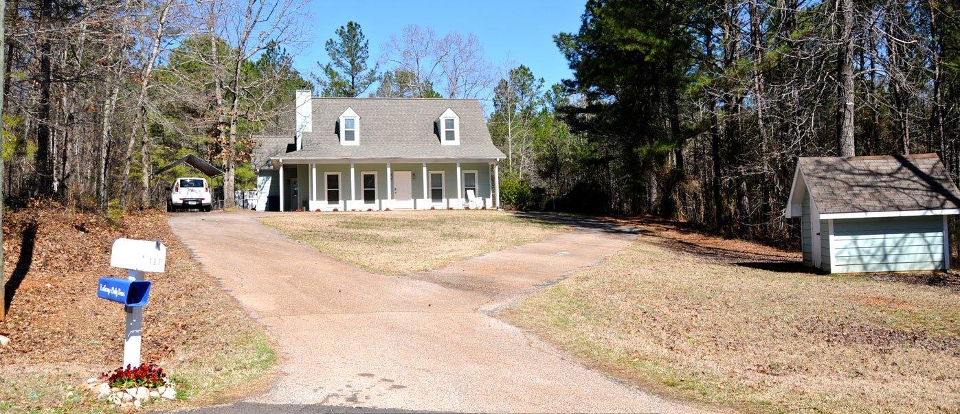 127 Pioneer Dr, Lagrange, GA 30240 photo 1