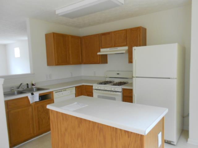 1085 Lakeside Cir, Covington, GA 30016 photo 4