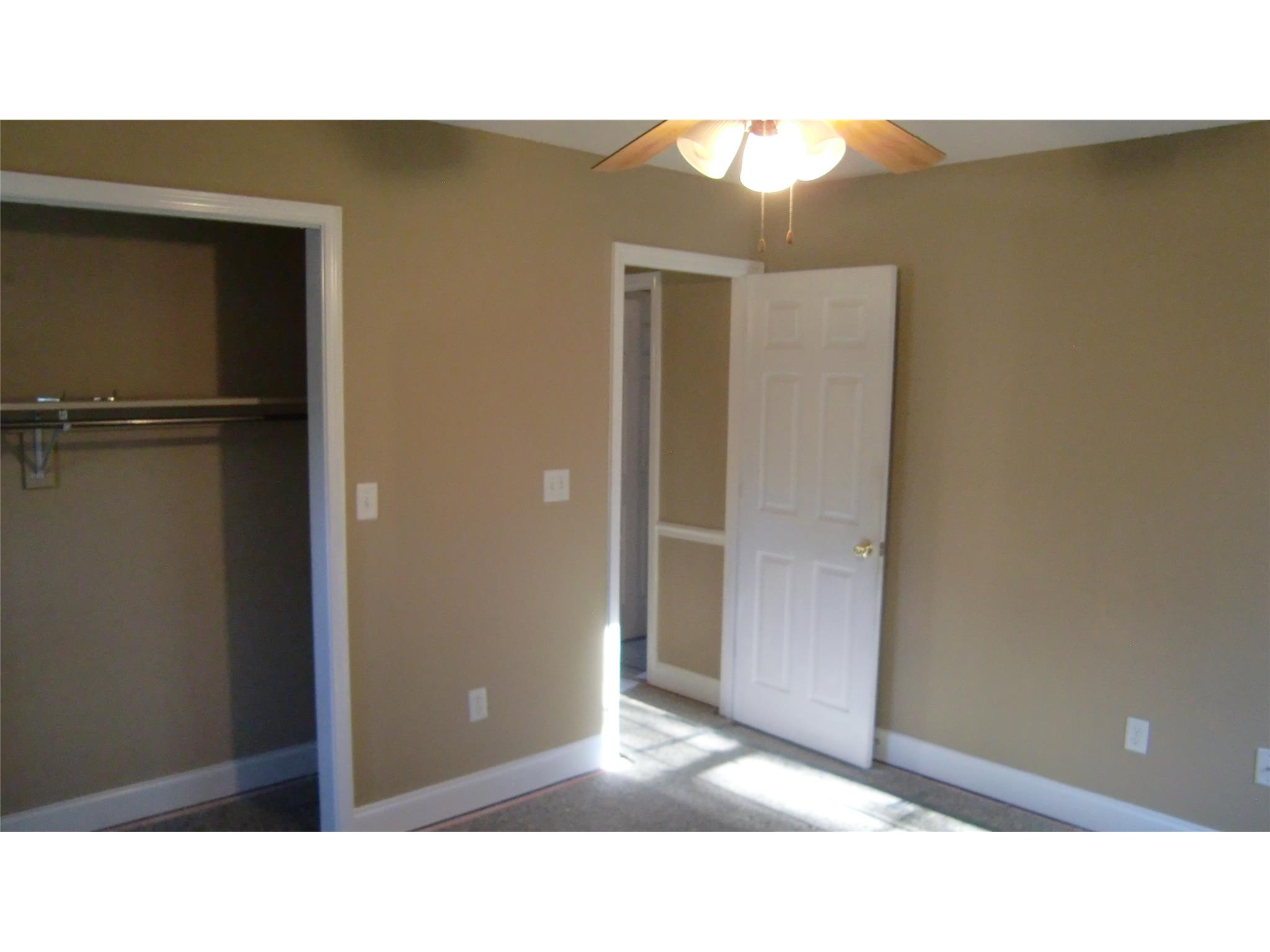 323 Shadow Pond Rd, Dublin, GA 31021 photo 2