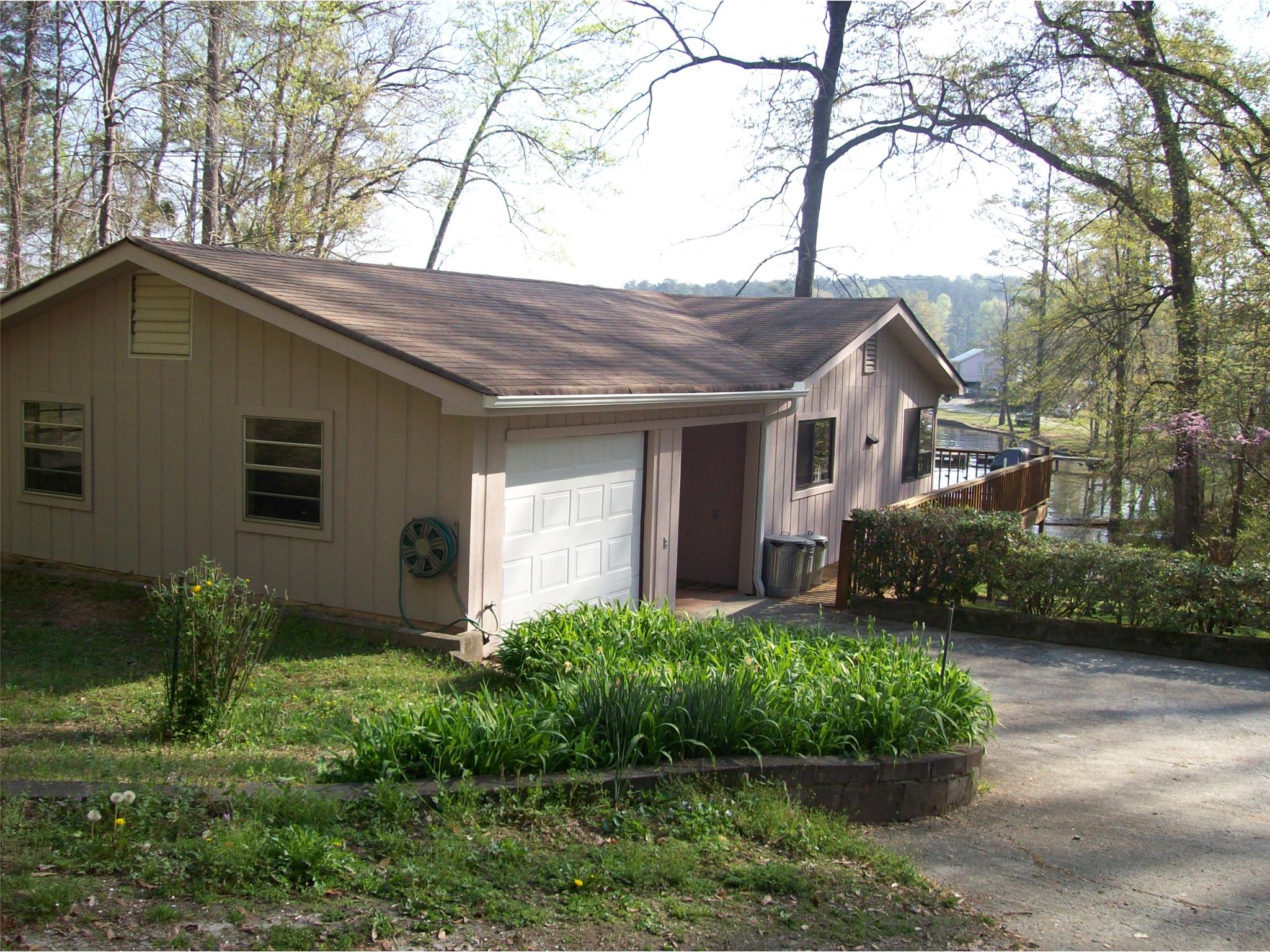 114 Hickory Dr, Jackson, GA 30233 photo 2