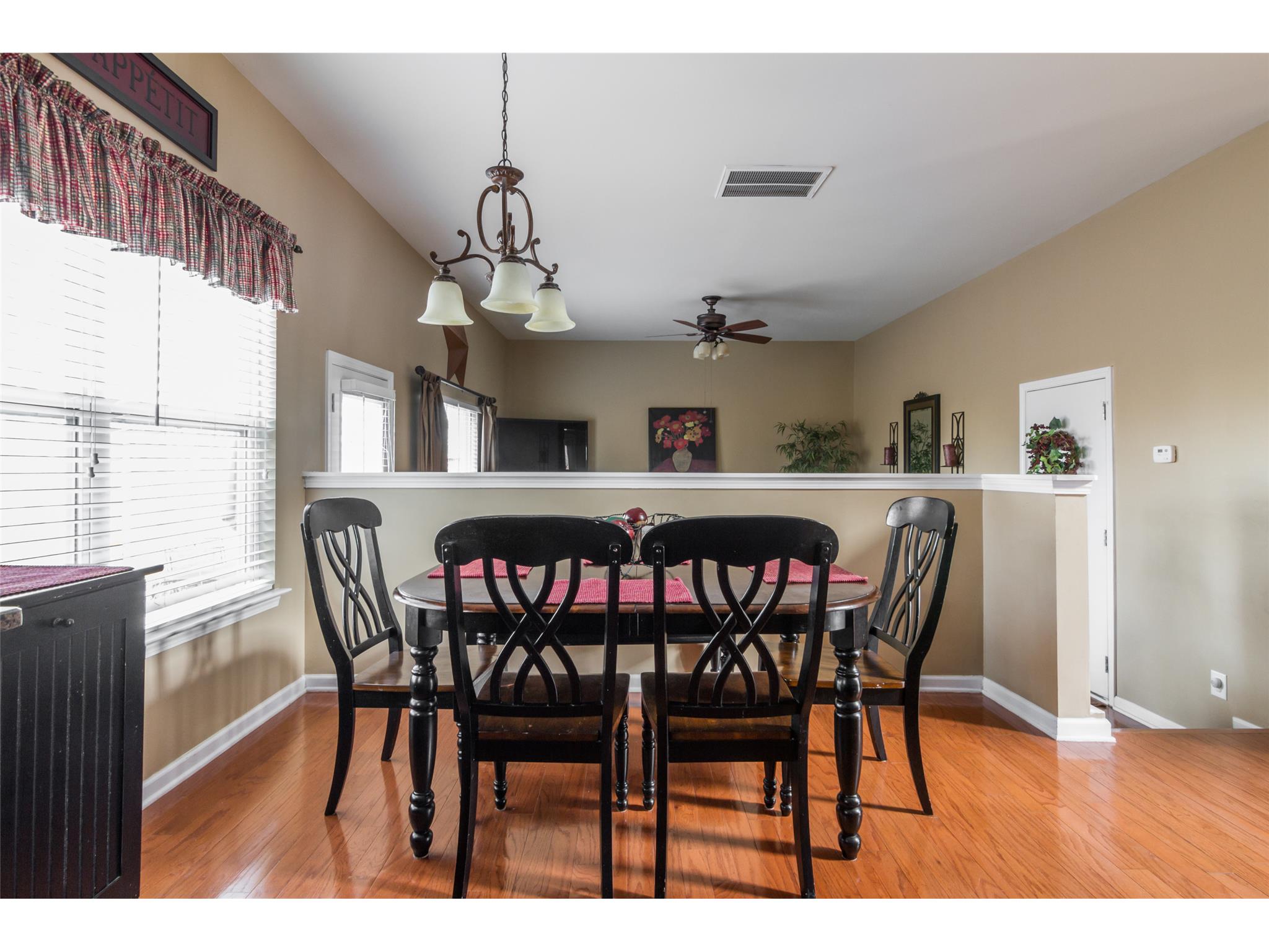945 Tree Top Dr, Suwanee, GA 30024 photo 10