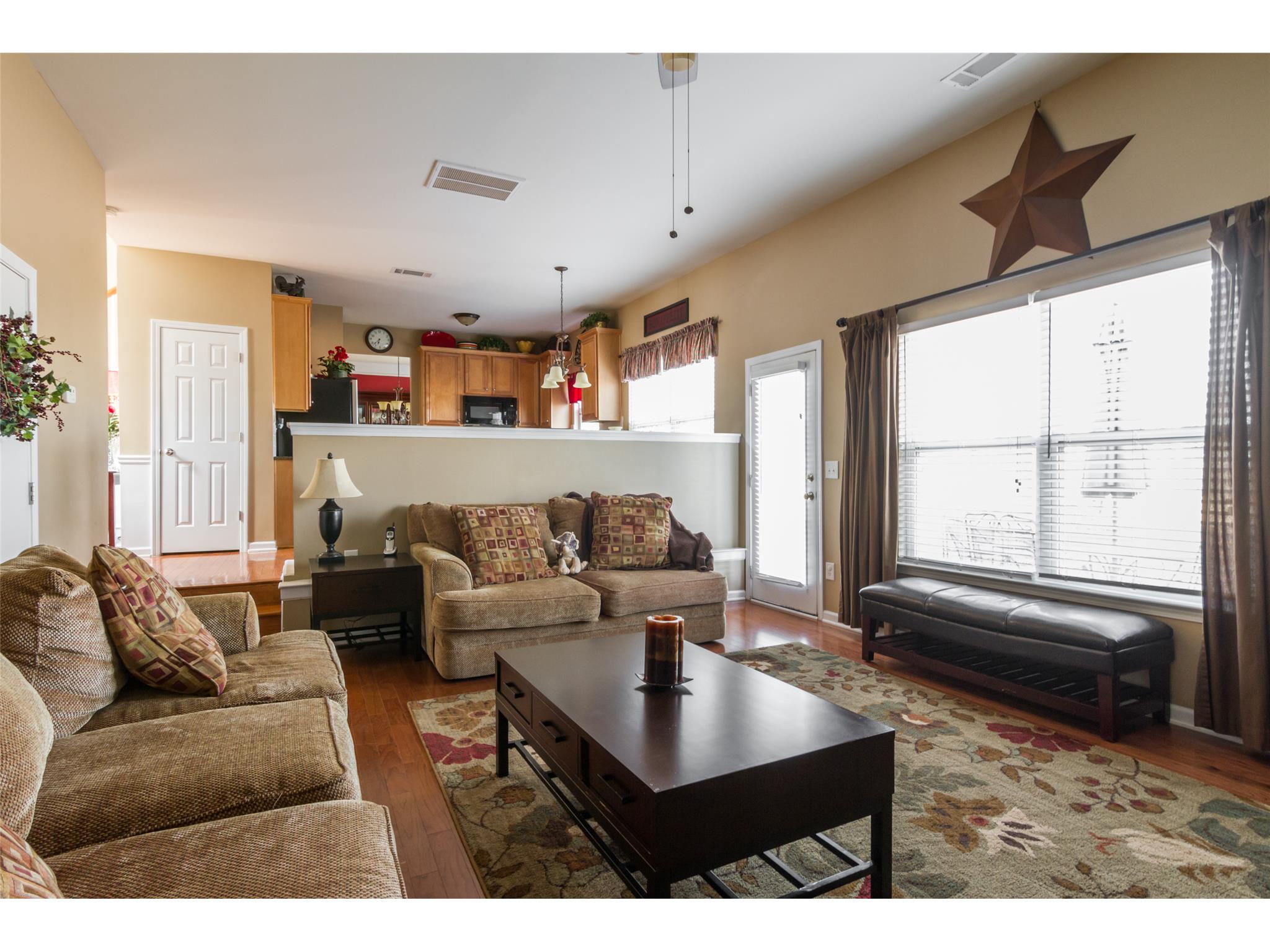 945 Tree Top Dr, Suwanee, GA 30024 photo 3