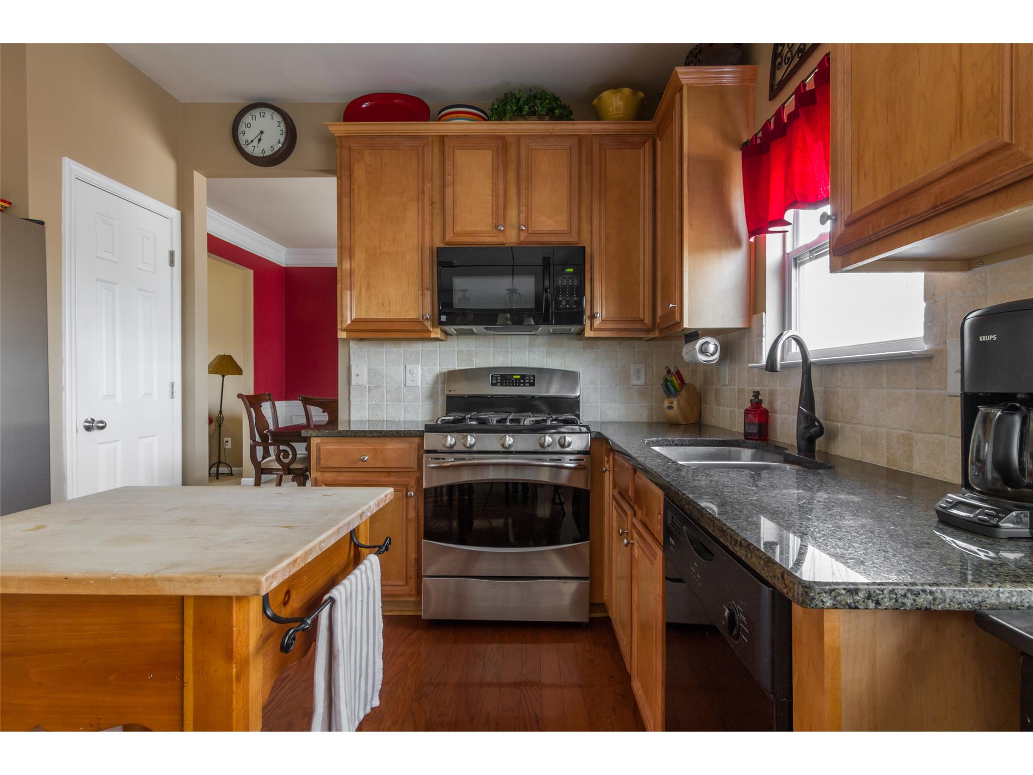 945 Tree Top Dr, Suwanee, GA 30024 photo 11
