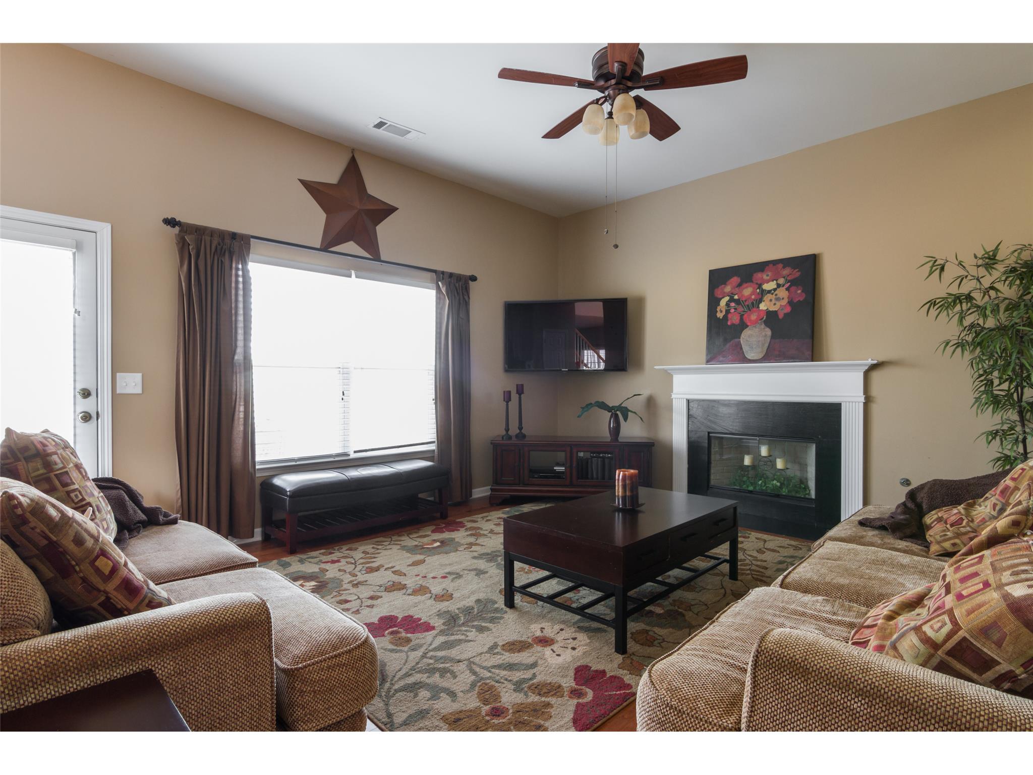 945 Tree Top Dr, Suwanee, GA 30024 photo 4