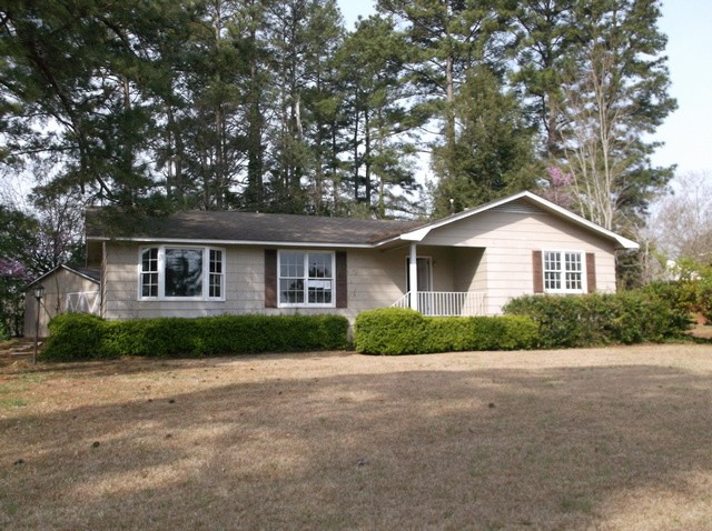 910 E Sheraton Dr, Washington, GA 30673 photo 1