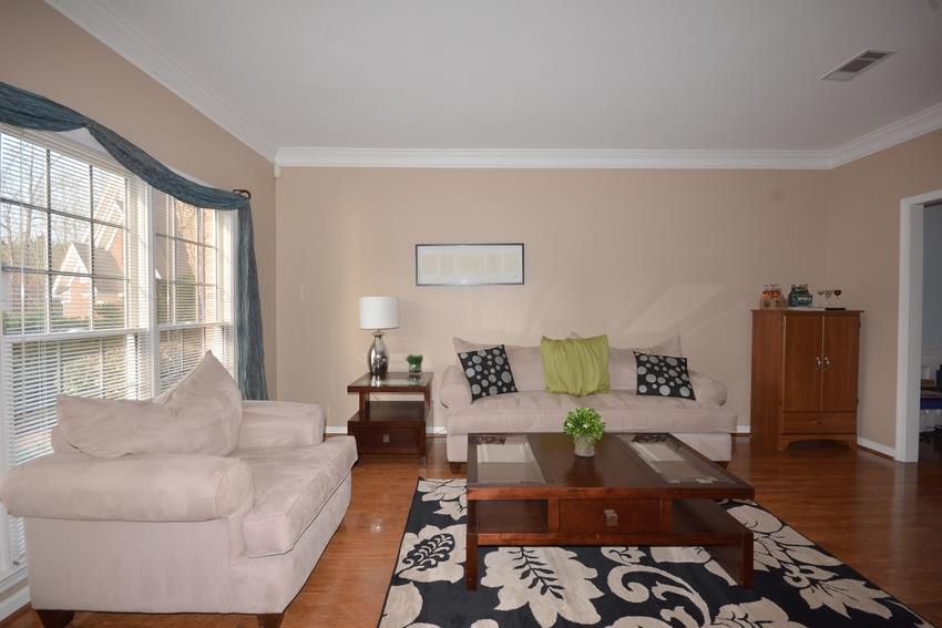 1569 Oglethorpe Dr, Suwanee, GA 30024 photo 2