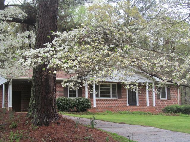 250 E Lakeview Dr, Lagrange, GA 30240 photo 1