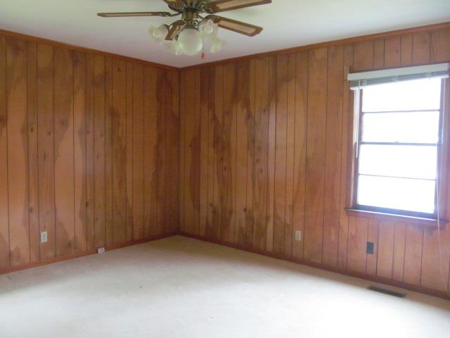 250 E Lakeview Dr, Lagrange, GA 30240 photo 3