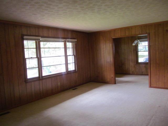 250 E Lakeview Dr, Lagrange, GA 30240 photo 2