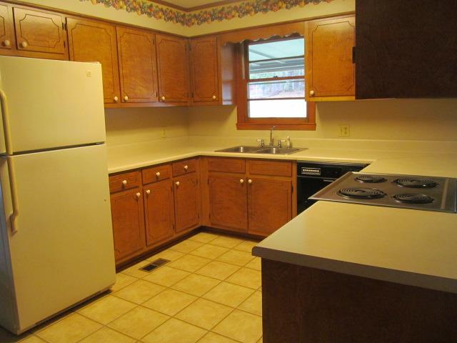 250 E Lakeview Dr, Lagrange, GA 30240 photo 5