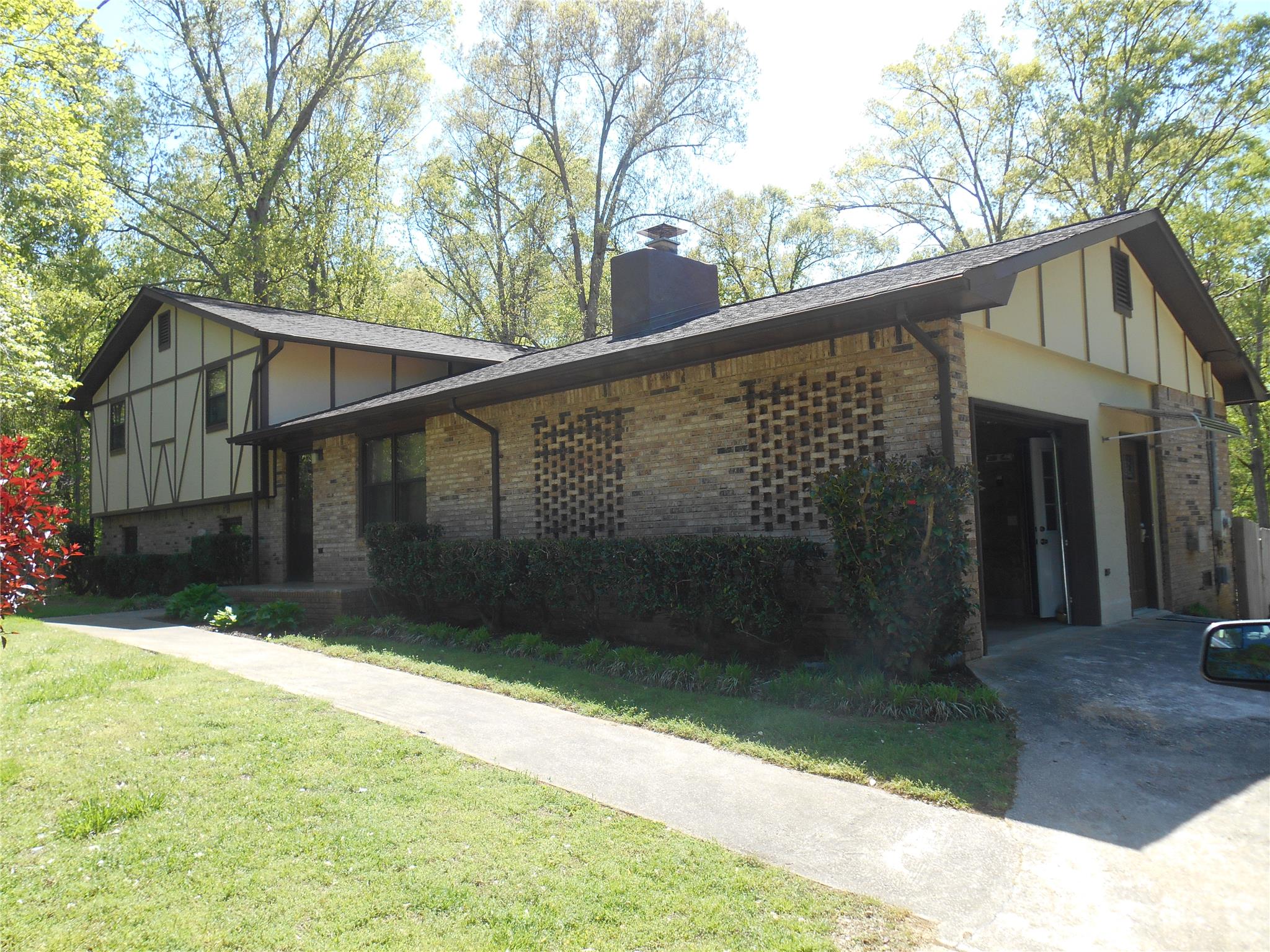 139 N Lake Dr, Lagrange, GA 30240 photo 1