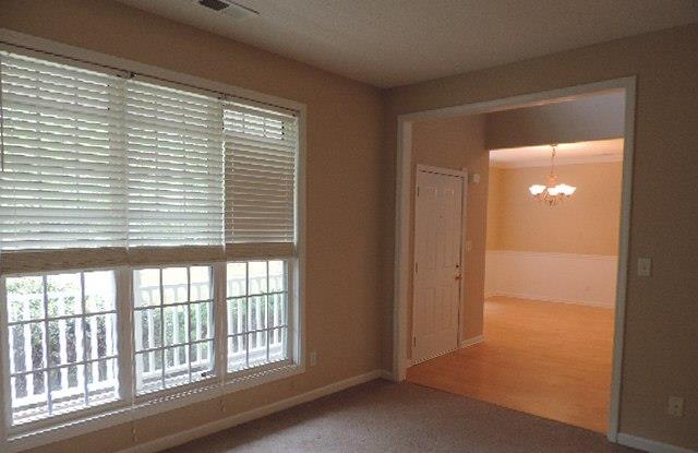 804 Lucas Dr, Hampton, GA 30228 photo 5