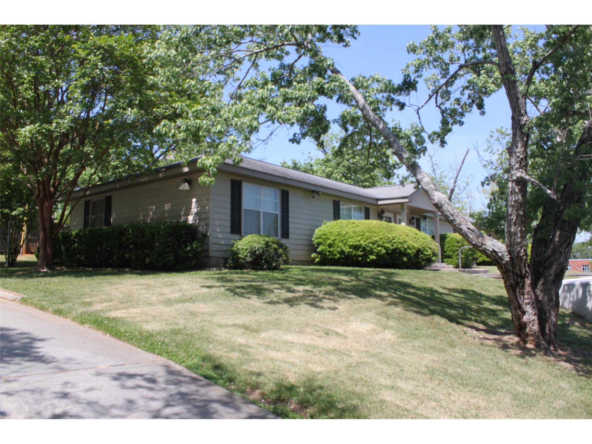 328 Broad St, Monroe, GA 30655 photo 4
