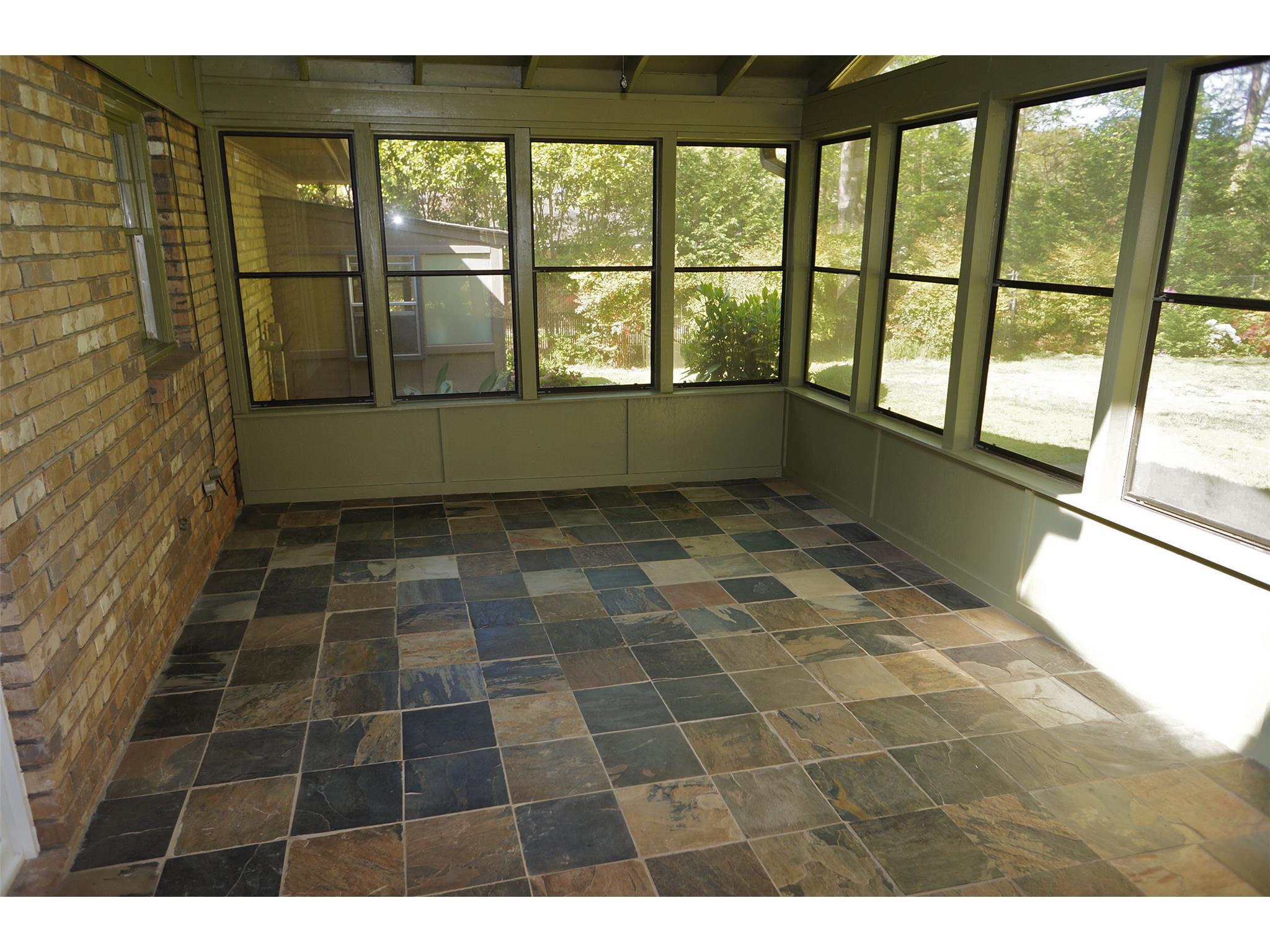 1237 Briarbrook Ct, Stone Mountain, GA 30083 photo 3