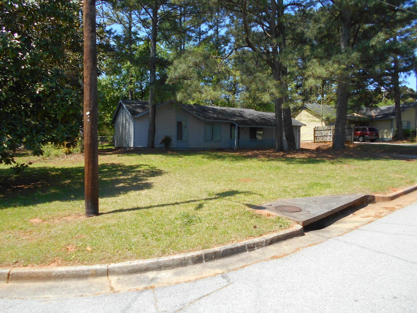 3051 Brook Hollow Dr, Rex, GA 30273 photo 2
