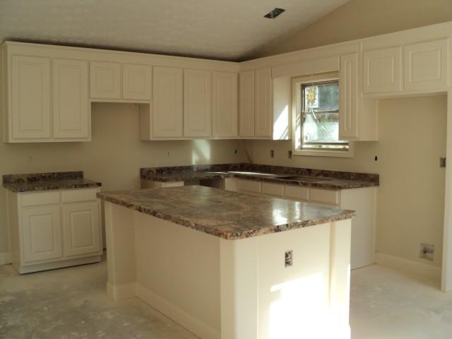 226 Falling Leaf Ln, Winder, GA 30680 photo 2