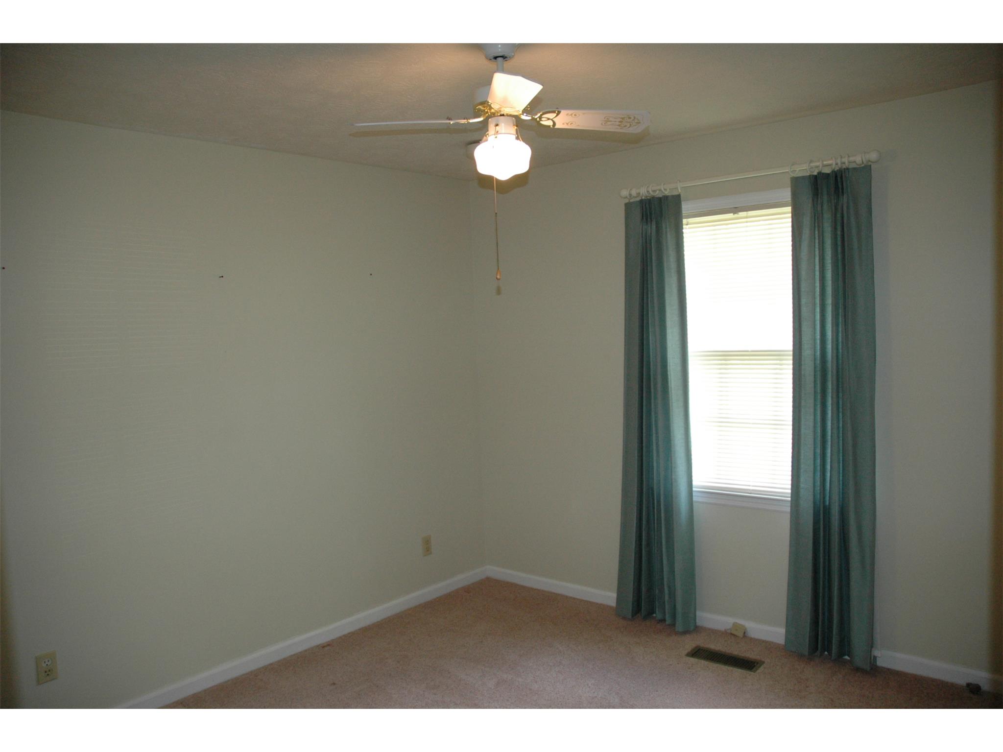 102 Meadowland Trl, Lagrange, GA 30240 photo 7