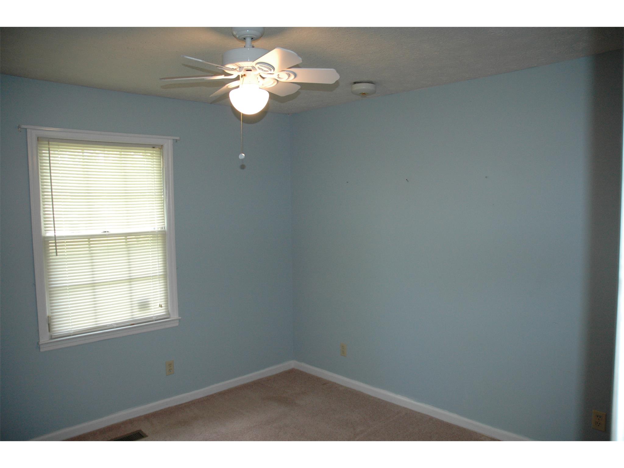 102 Meadowland Trl, Lagrange, GA 30240 photo 8