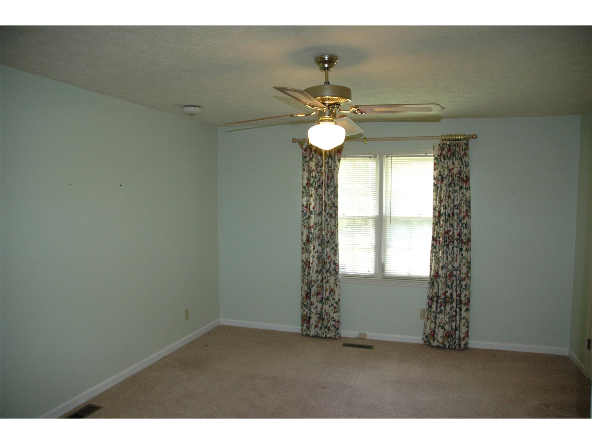 102 Meadowland Trl, Lagrange, GA 30240 photo 6
