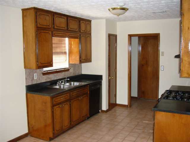 6178 Amberly Rd, Rex, GA 30273 photo 5