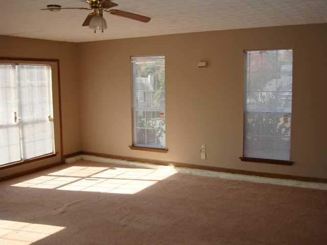 6178 Amberly Rd, Rex, GA 30273 photo 3