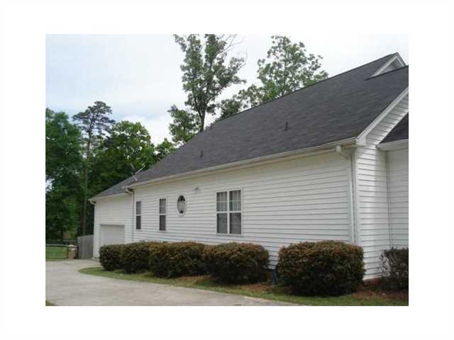 701 Michael Dr, Winder, GA 30680 photo 2
