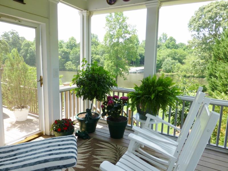 424 Lakestone Dr, Suwanee, GA 30024 photo 2