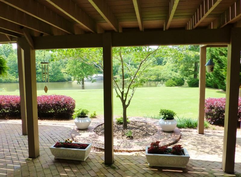 424 Lakestone Dr, Suwanee, GA 30024 photo 3