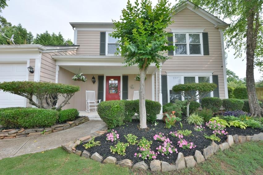 160 Sharon Trl, Suwanee, GA 30024 photo 1