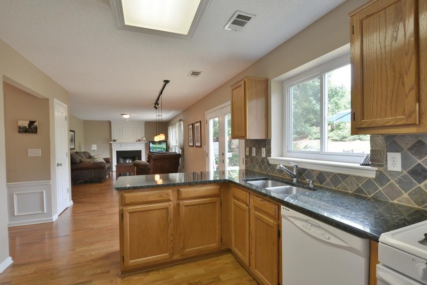 160 Sharon Trl, Suwanee, GA 30024 photo 11