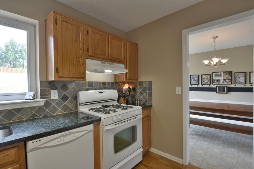 160 Sharon Trl, Suwanee, GA 30024 photo 8