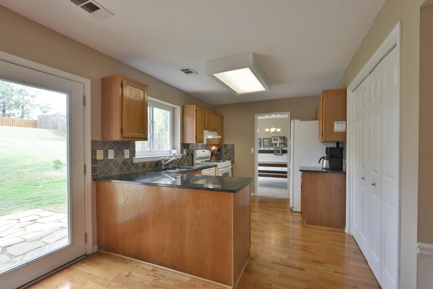 160 Sharon Trl, Suwanee, GA 30024 photo 6