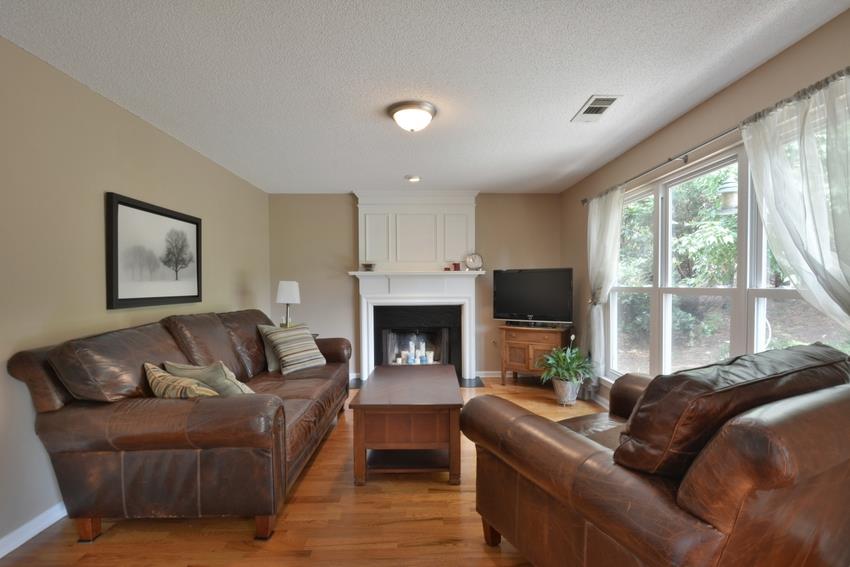 160 Sharon Trl, Suwanee, GA 30024 photo 14