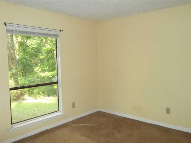 561 Stonehedge Dr, Stone Mountain, GA 30087 photo 13