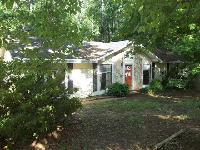 561 Stonehedge Dr, Stone Mountain, GA 30087 photo 2