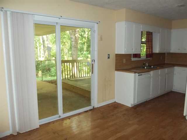 561 Stonehedge Dr, Stone Mountain, GA 30087 photo 8